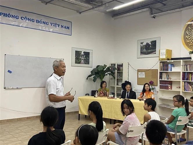 Tran Anh Tuan, head of the Budapest Vietnamese Language Centre at the event (Photo: VNA)