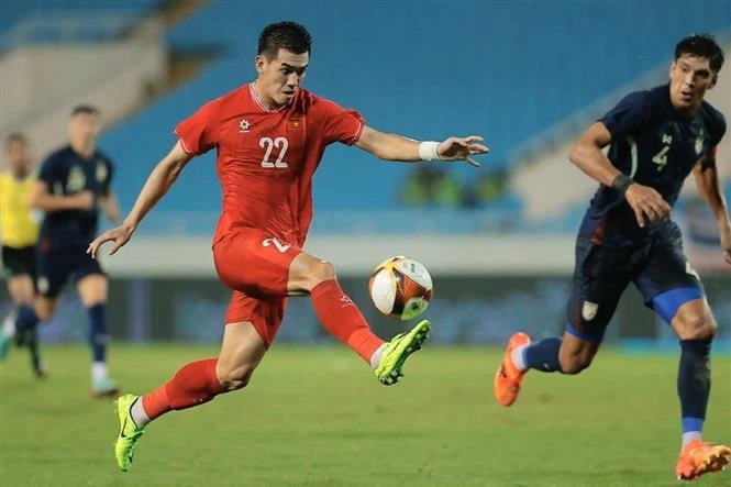 Vietnam start strong, with Tien Linh scoring the opener in the 20th minute after a long pass from Que Ngoc Hai. (Photo: VNA)