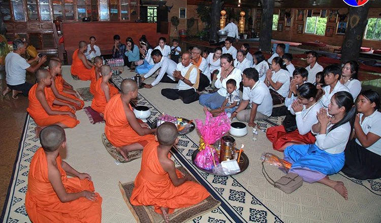 Cambodians celebrate Pchum Ben Festival (Photo: khmertimeskh.com)