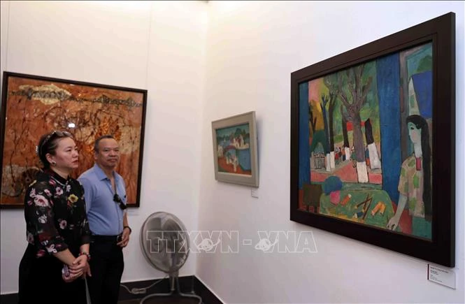 Exhibition marks Hanoi liberation anniversary (Photo: VNA)