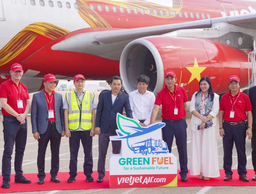 Vietjet launches first flights using sustainable aviation fuel (Photo: VNA)