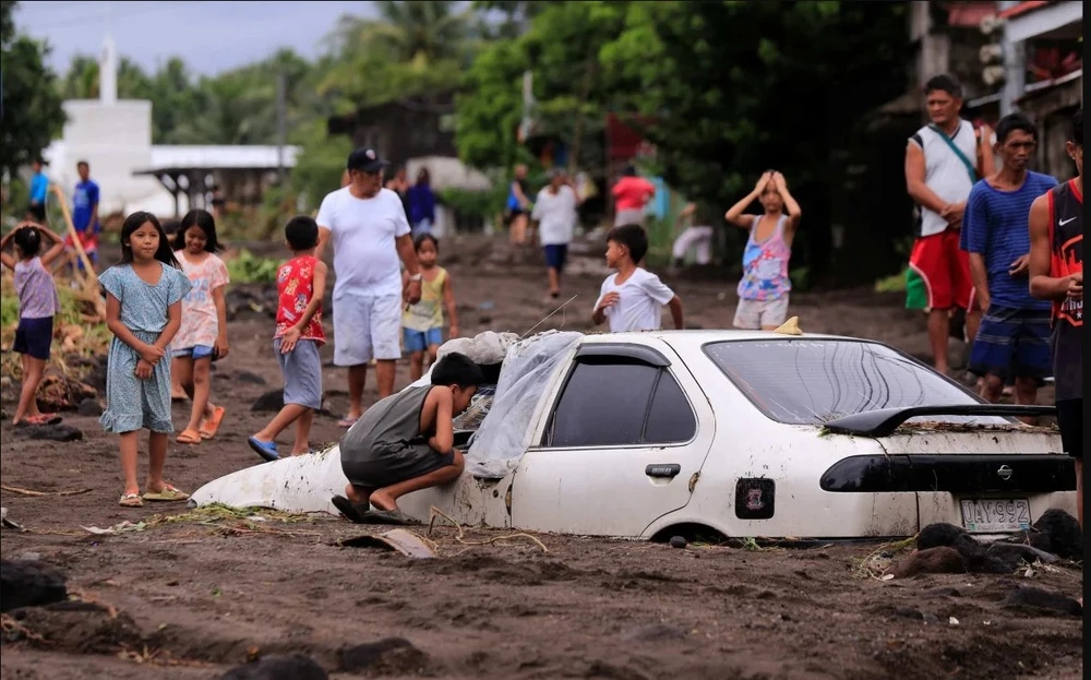 Typhoon Trami causes massive flooding, power outage in Philippines (Photo: scmp.com)