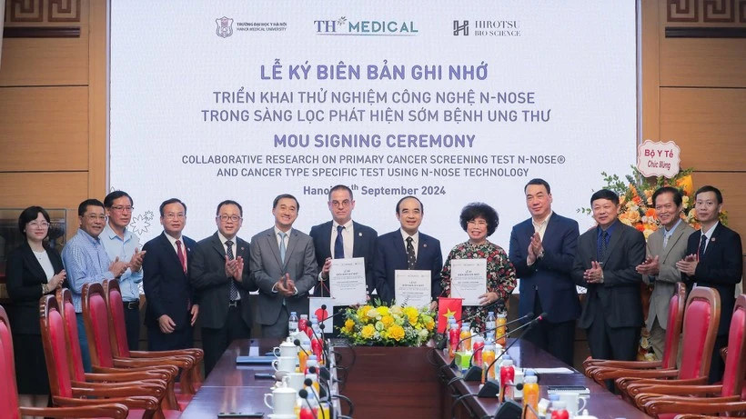 At the MoU signing ceremony (Photo: VietnamPlus)