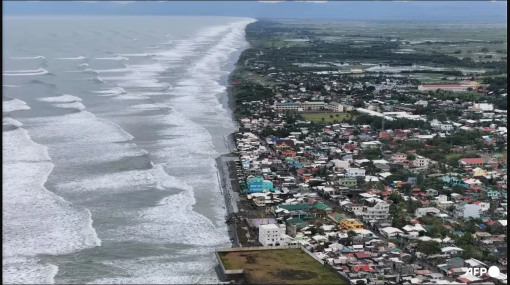 Philippines evacuates thousands ahead of Typhoon Yinxing (Photo: AFP)