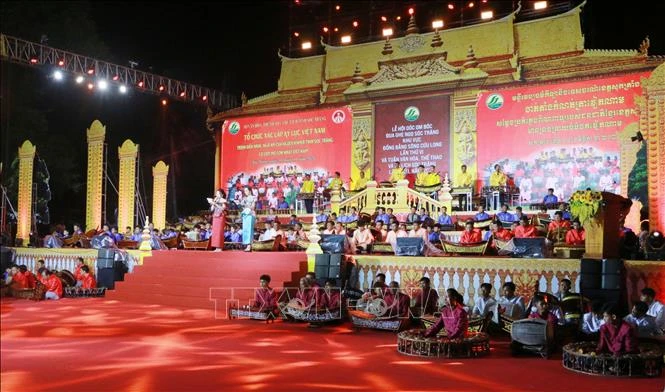 Soc Trang holds largest Khmer five-tone musical performance (Photo: VNA)