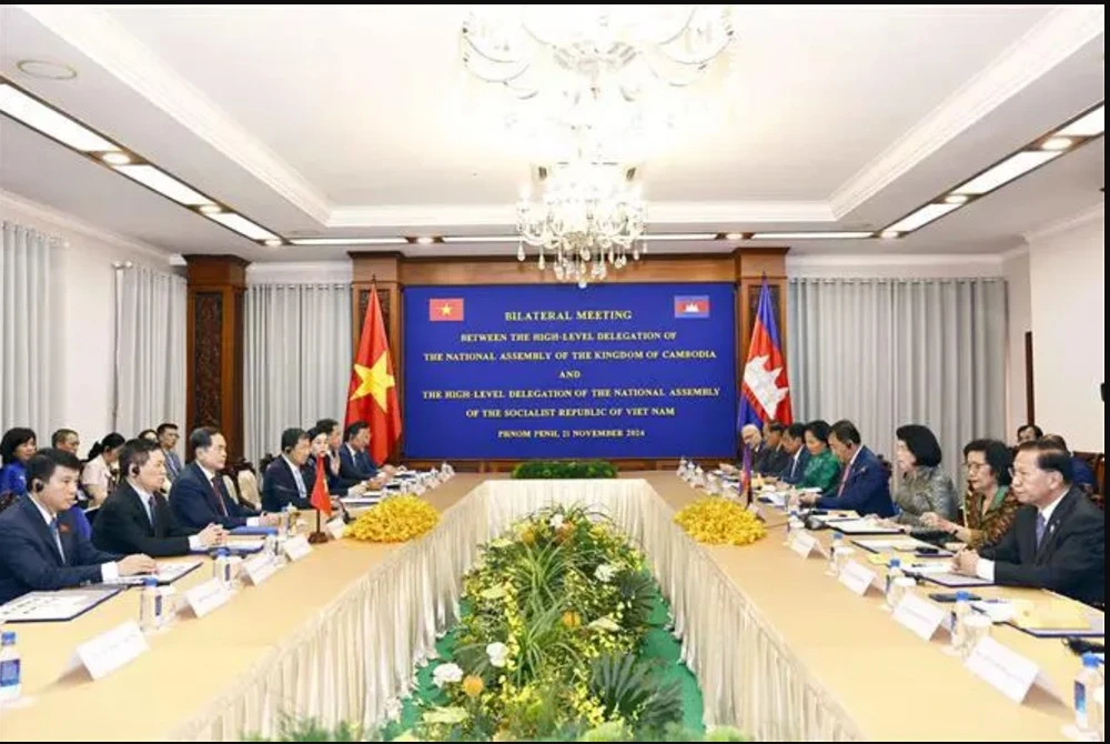 National Assembly (NA) Chairman Tran Thanh Man holds talks with President of the Cambodian NA Samdech Khuon Sudary. (Photo: VNA)