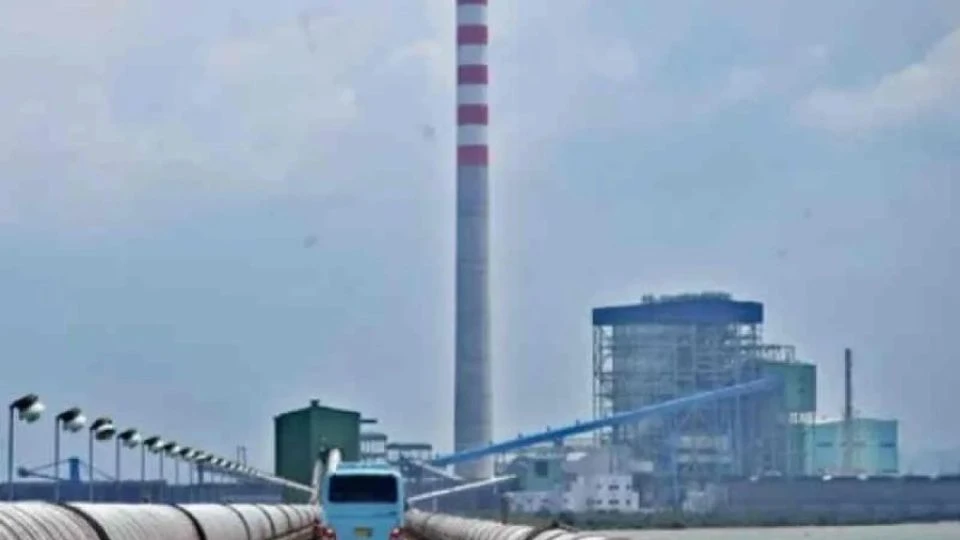 A bus travels near the Cirebon-1 coal-fired power plant on Oct. 18, 2020, in Cirebon, West Java. Indonesia, home to the world's fourth-biggest population, is one of world’s largest thermal coal exporters and carbon emitters. (Photo: Antara) 