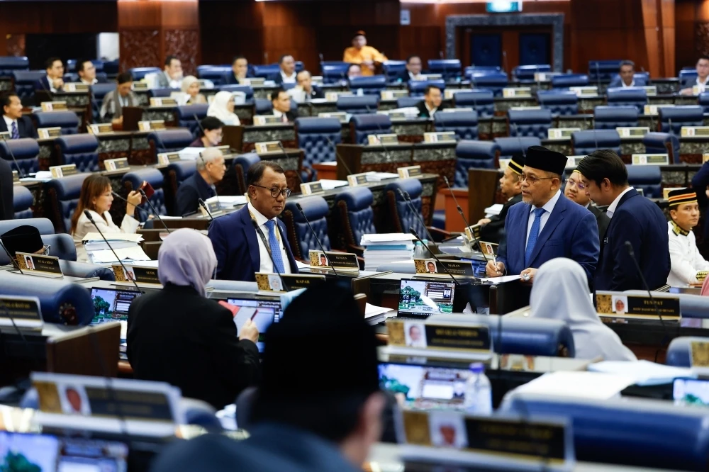 After a 35-day sitting of the Third Meeting of the Third Session, the 15th Parliament adjourned sine die yesterday, with 26 bills including the Supply (Budget) Bill 2025 passed. (Photo: Bernama)