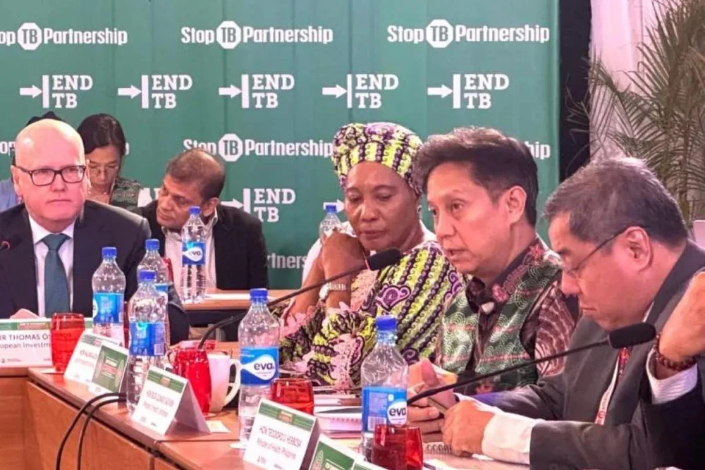 Indonesian Health Minister Budi Gunadi Sadikin (second right) speaks during the 38th StopTB Partnership Board Meeting held in Abuja, Nigeria, from December 13 to 14. (Photo: ANTARA) 