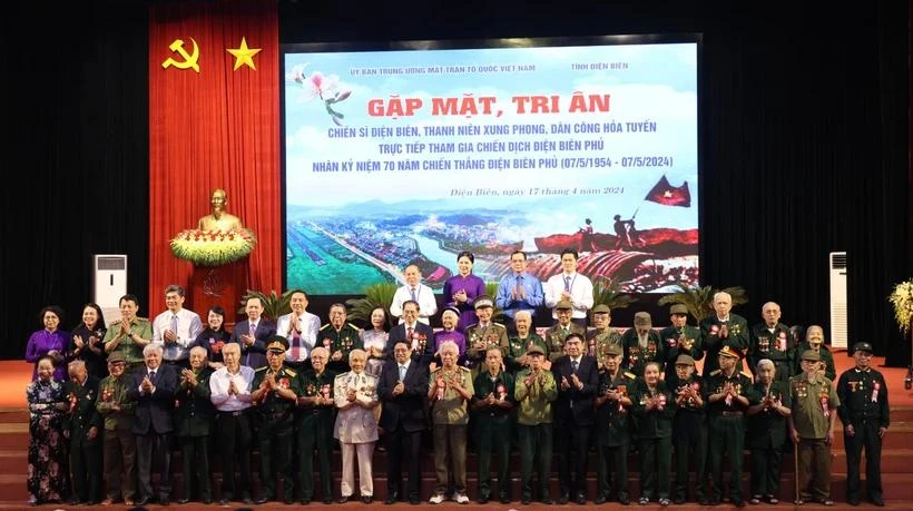 Rencontre des combattants participant directement à la campagne de Diên Biên Phu. Photo: Vietnamplus