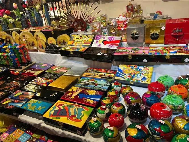 Produits vietnamiens présentés au salon "Artigiano in Fiera" 2024. Photo: VNA