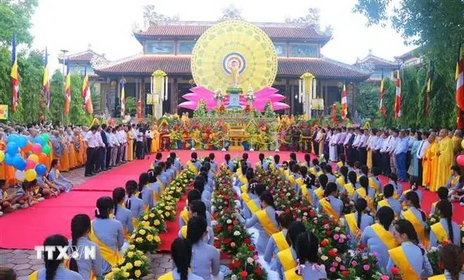 Célébration du 2.566e anniversaire de Bouddha à Huê (au Centre). Photo : VNA