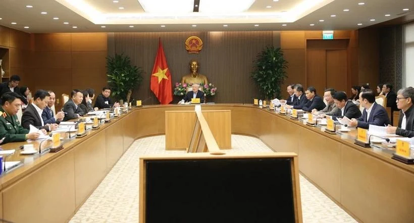 Réunion sur le plan d'action pour mettre en œuvre la conclusion du Bureau politique sur la construction des places financières régionale et internationale au Vietnam. Photo: VNA