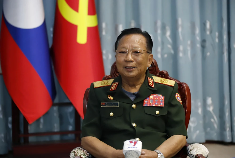 El General Chansamone Chanyalath, viceprimer ministro y ministro de Defensa de Laos (Fuente: VNA)