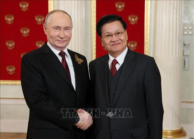 El presidente de Rusia, Vladimir Putin y el presidente de Laos, Thongloun Sisoulith, se reúnen en Moscú el 9 de mayo de 2024 (Fuente: AFP)