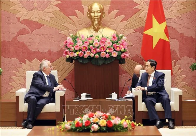 En el encuentro entre el vicepresidente permanente de la Asamblea Nacional de Vietnam, Tran Thanh Man y el congresista André Flahaut (Fuente: VNA)