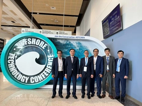 越南国家石油公司代表团出席 2024 年海上技术会议（来源：pvn.vn）