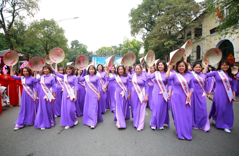 El Mes Ao Dai de Hanói 2024 se lanzará el 1 de octubre. (Foto: dangcongsan.vn) 