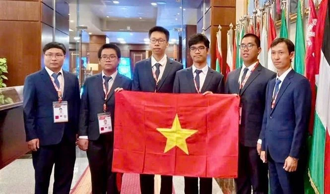 El equipo vietnamita que participan en la 36 Olimpiada Internacional de Informática (IOI 2024) (Fuente: VNA)