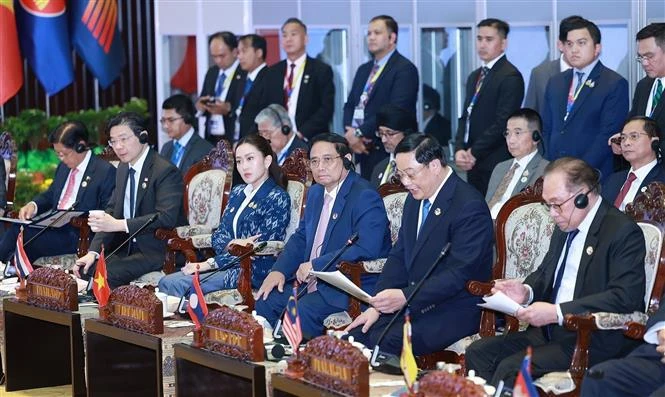 El primer ministro Pham Minh Chinh participa en la conversación entre líderes de la ASEAN y representantes de AIPA (Fuente: VNA) 