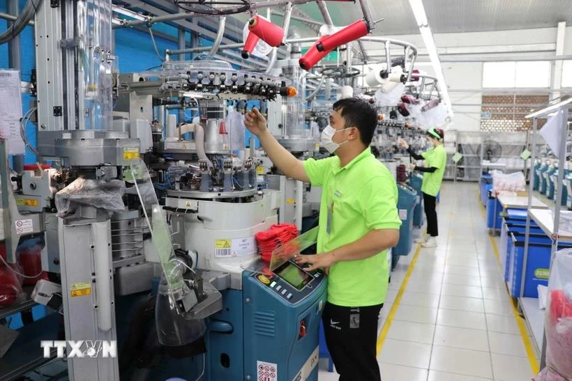 En una empresa de inversión surcoreana en Vietnam (Fuente: VNA)