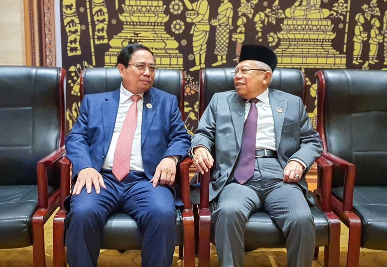 El primer ministro de Vietnam, Pham Minh Chinh, y el vicepresidente indonesio, Ma’ruf Amin (Fuente: VNA)