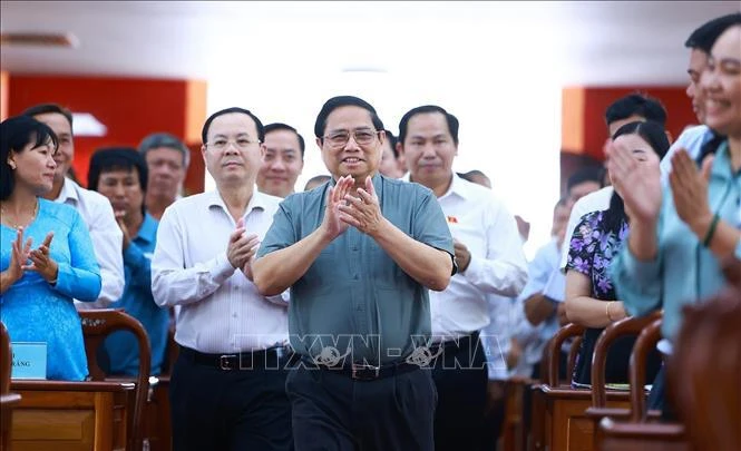 El primer ministro Pham Minh Chinh se reúne con votantes de la ciudad de Can Tho. (Fuente: VNA)