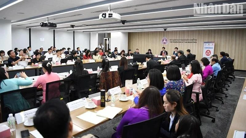 Participantes en la conferencia celebrada en Bangkok el 29 de octubre (Foto: VNA)