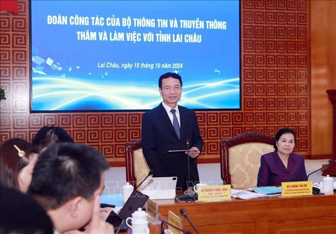 El ministro de Información y Comunicación de Vietnam, Nguyen Manh Hung, en la sesión de trabajo con la provincia de Lai Chau (Fuente: VNA)