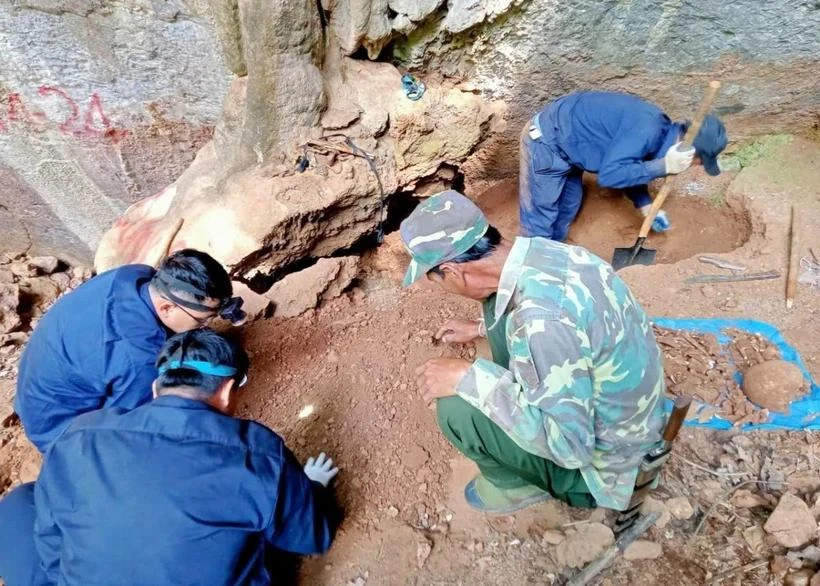 La búsqueda de restos de soldados voluntarios y expertos vietnamitas caídos en la provincia laosiana de Xiangkhouang (Lào). (Fuente: baonghean.vn) 