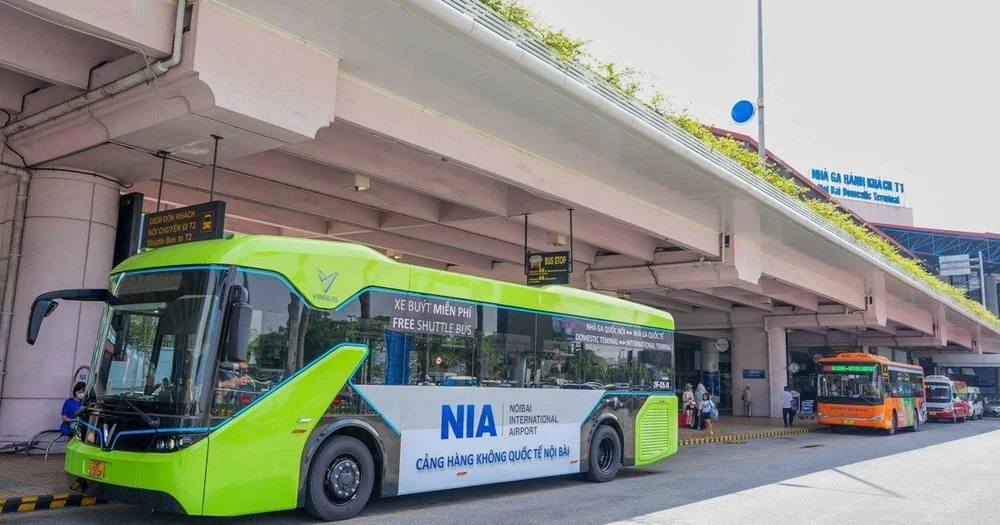 Los autobuses en el aeropuerto internacional de Noi Bai (Fuente: VNA)