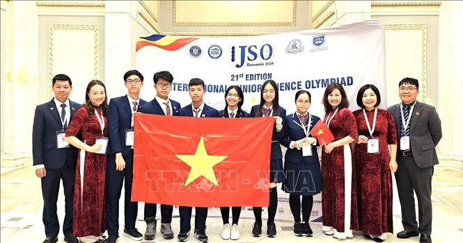 La delegación de estudiantes vietnamitas en la 21 Olimpiada Internacional de Ciencias Juveniles (IJSO) en Rumanía. (Fuente: VNA)