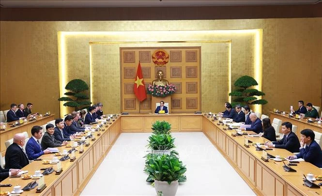 En el encuentro entre el primer ministro Pham Minh Chinh y una delegación de empresas aeroespaciales, de defensa y de seguridad en el marco del Consejo Empresarial Estados Unidos-ASEAN (USABC). (Fuente: VNA)