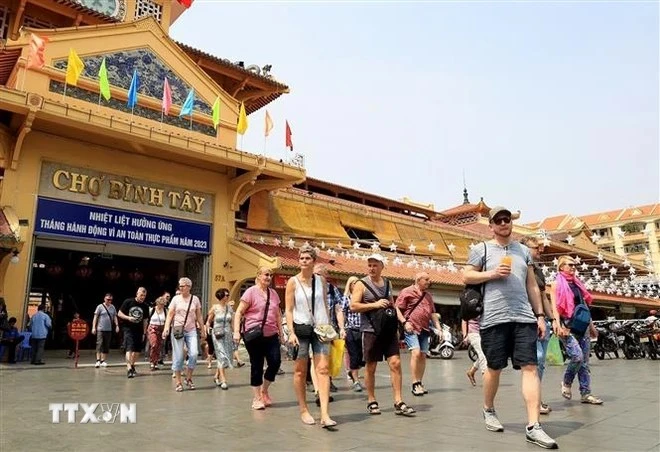 Foreign visitors at Binh Tay market, HCM City (Photo: VNA)