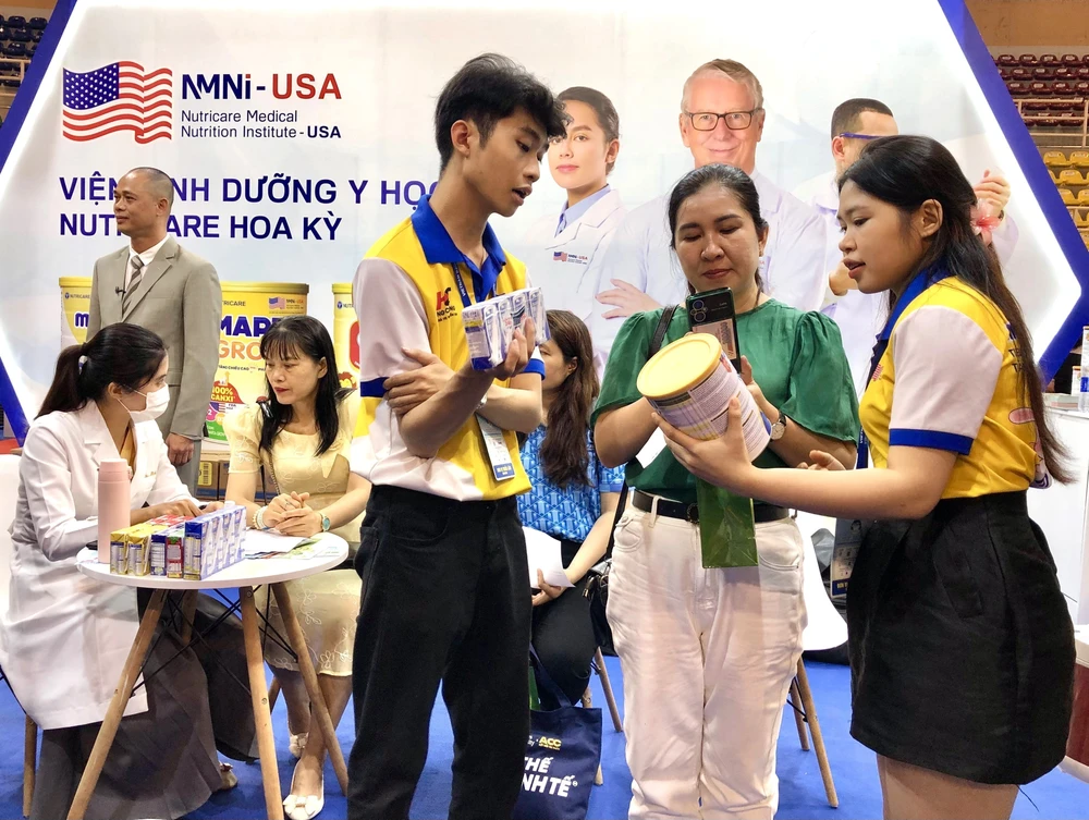 At the fourth Vietnam International Milk and Dairy Products Exhibition (Photo: VNA)