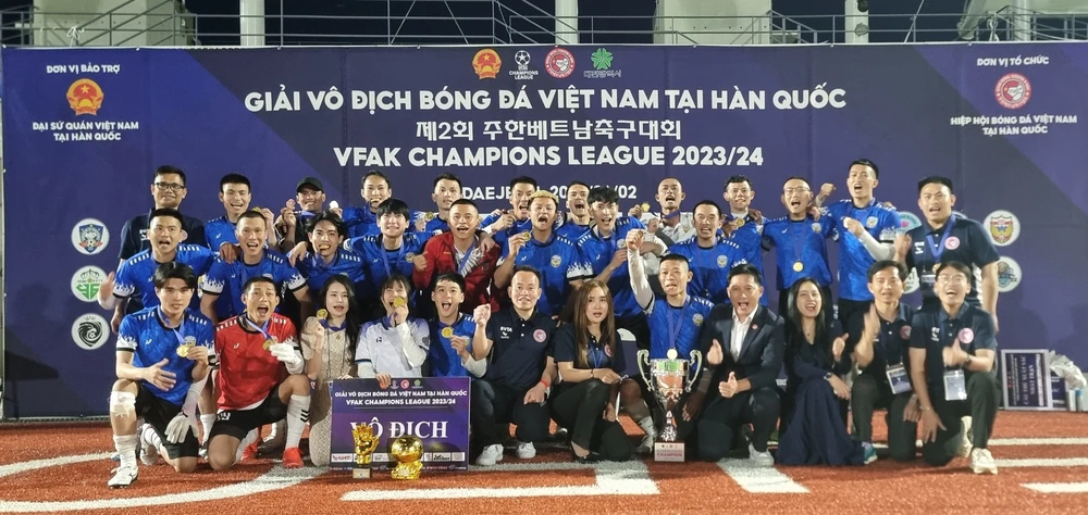 The South Ha Tinh team wins the second Champions League. (Photo: VNA)