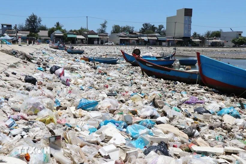 The photo contest aims at raising public awareness of marine environment protection. (Photo: VNA)