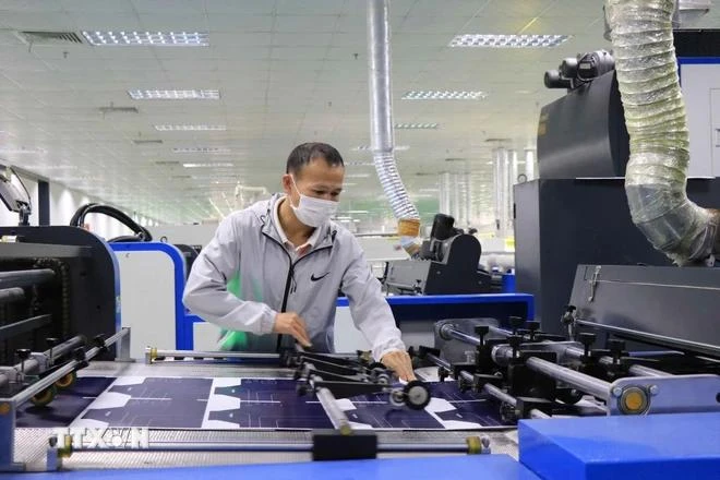 A worker at Vietnam YUTO Printing Packing Co., LTD in Bac Ninh province (Photo: VNA)