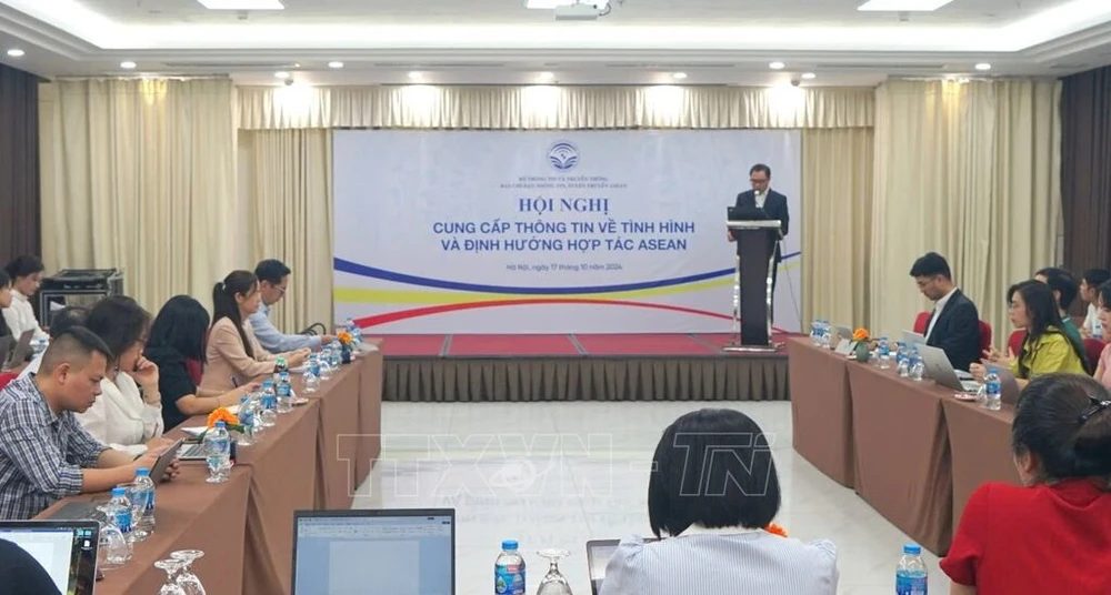 At the training course held in Hanoi on October 17 (Photo: VNA)