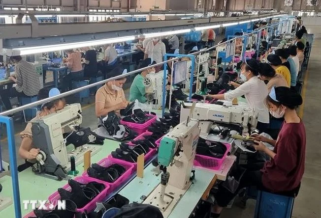 Workers at Ha Hoa Shoes JSC in Phu Tho province (Photo: VNA)