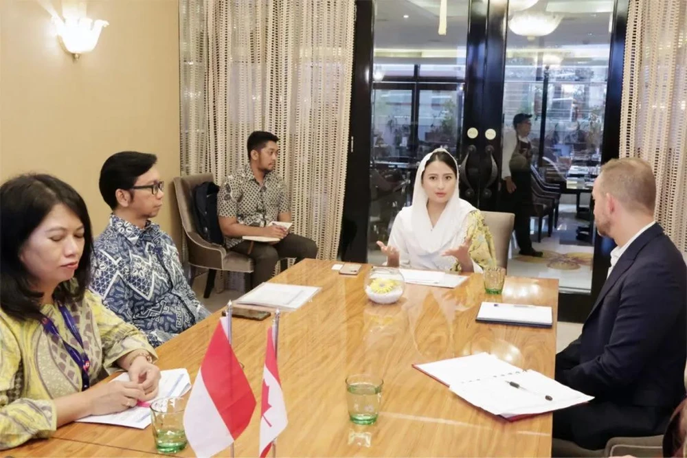 Deputy Trade Minister Dyah Roro Esti (second from the right) during the ICA-CEPA negotiations in Bandung, West Java on November 6 (Photo: Antara)