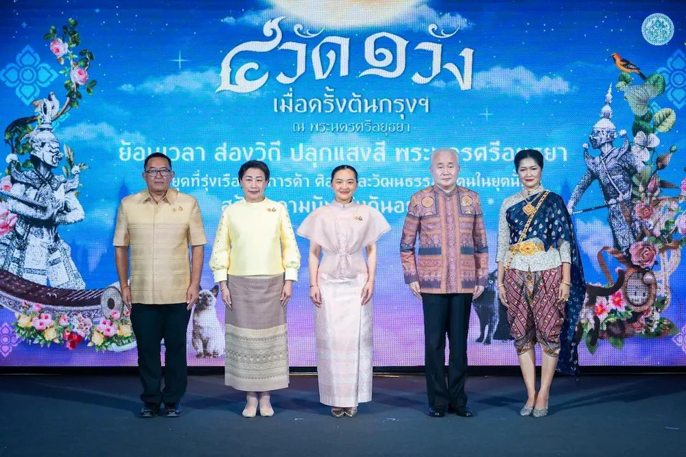 At the launch of the “Night at the Palace” night tour (Photo: thailand.prd.go.th)