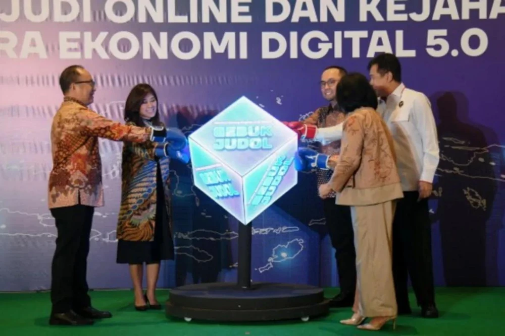 Communication and Digital Affairs Minister Meutya Hafid (second from left) at the "Combating Online Gambling and New Crimes in the Era of Digital Economy 5.0" event in Jakarta ( (Photo: Antara)