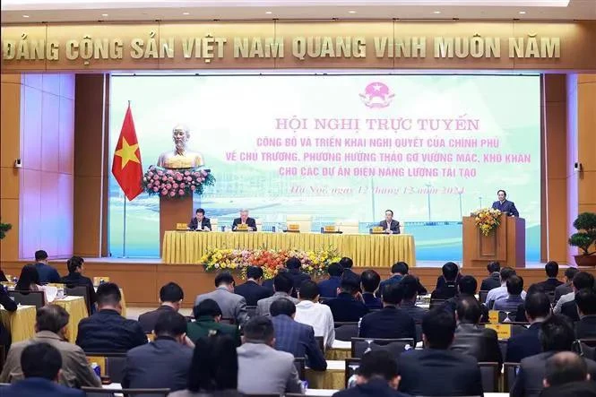 PM Pham Minh Chinh chairs the hybrid conference on December 12. (Photo: VNA)