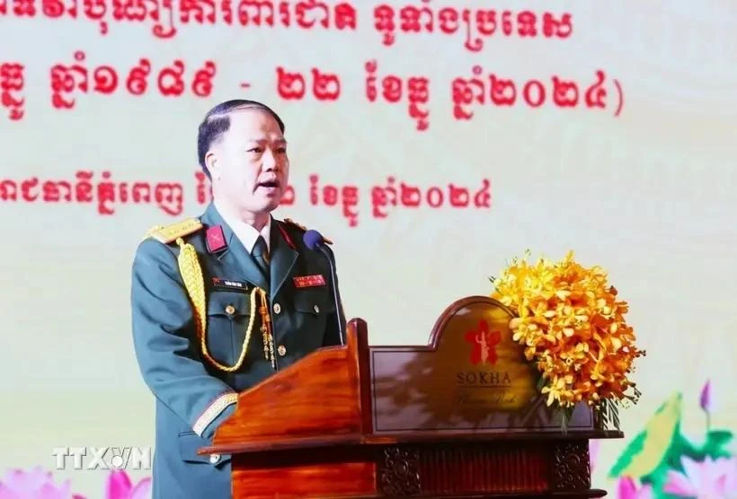 Vietnamese defence attaché Colonel Tran Van Tam speaks at the celebration in Cambodia on December 12. (Photo: VNA)