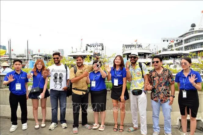 Indian visitors to Ha Long Bay, Quang Ninh province (Photo: VNA)