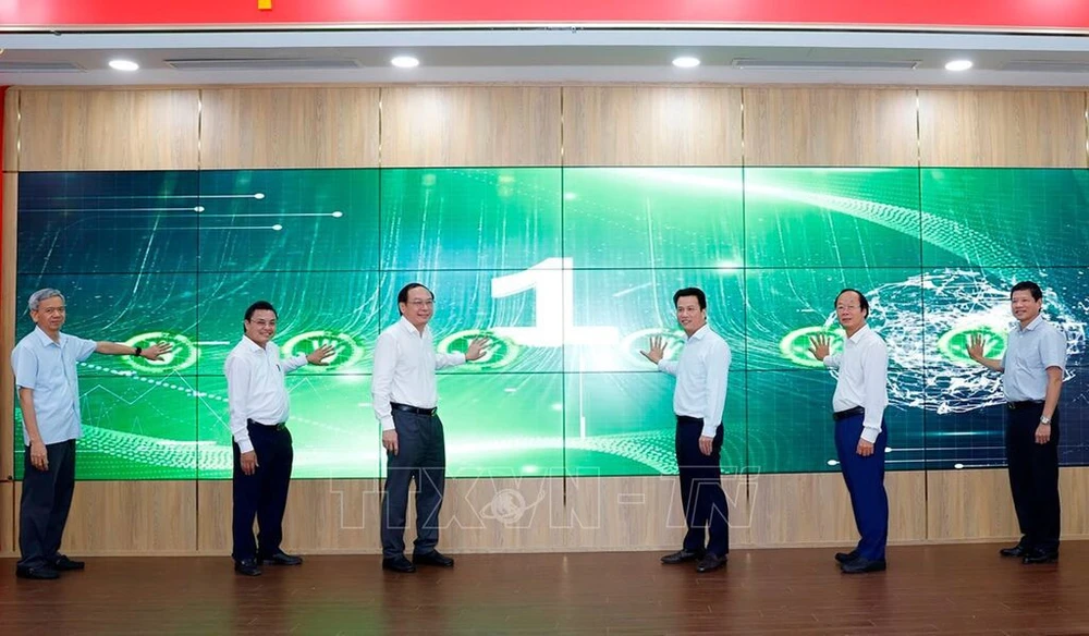 Delegates press the button to inaugurate the centre (Photo: VNA)