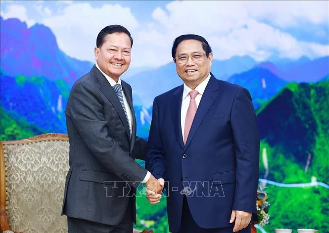 越南政府总理范明政和柬埔寨副首相涅沙文。图自越通社