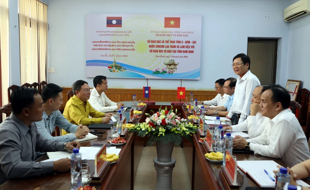 南定省与老挝乌多姆赛省促进人力资源培训领域的合作 