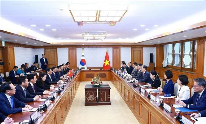 越南政府总理范明政与韩国国务总理韩德洙举行会谈。图自越通社